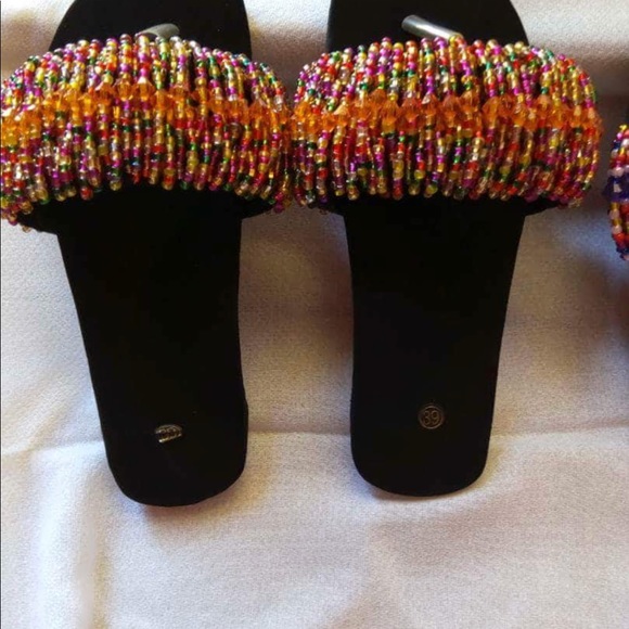 Hand beaded slippers - Picture 3 of 6